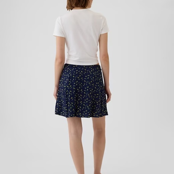 Gap Crepe Floral Mini Skirt M NWT - Picture 3 of 6